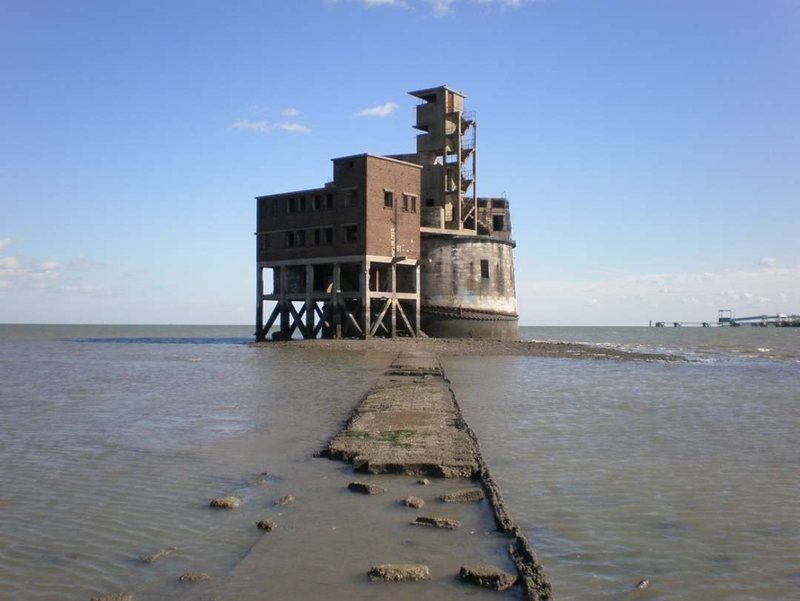 Illustration for article titled Anyone in the market for an evil lair?